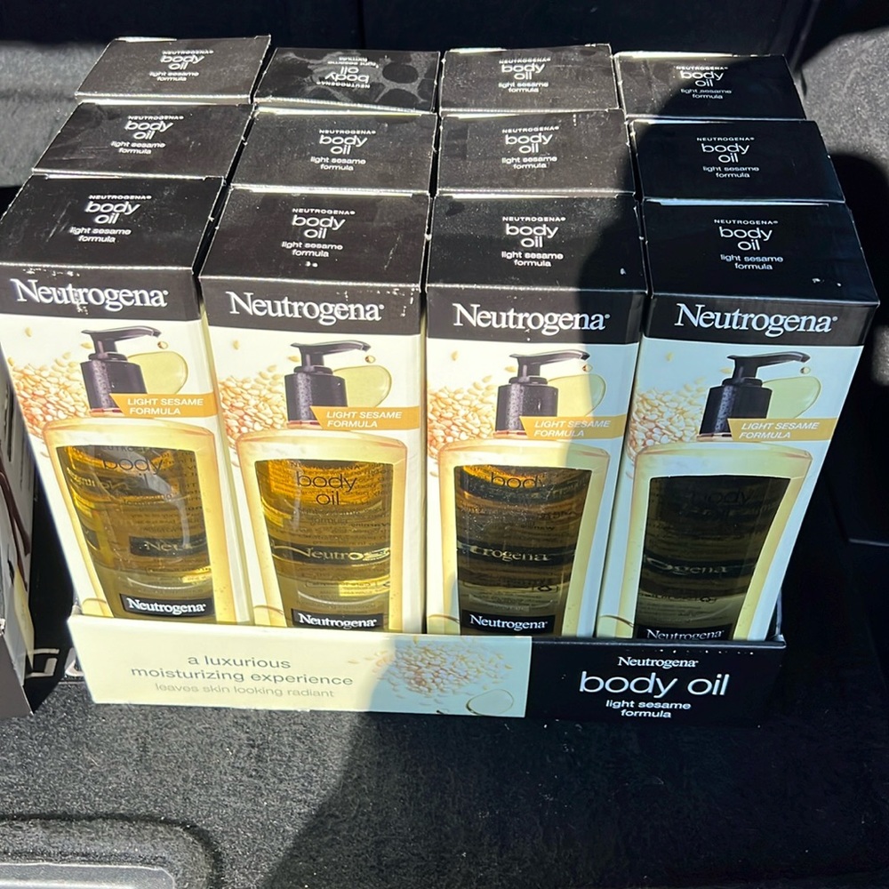 Neutrogena light sesame formula 32 fl oz per bottle